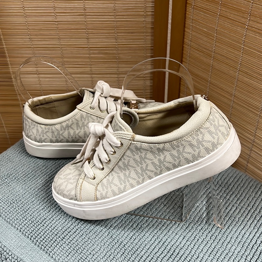 Michael Kors YALLA Lace-Up Leather Sneakers size 3